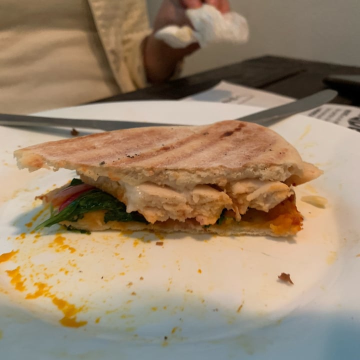 review photo of NUVE - Vegan Food & Music Sandwich de no pollo shared by @luchiveg on 13 Feb 2022 - review