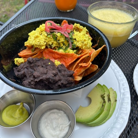 Chilaquiles con tofu
