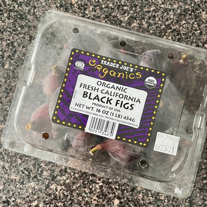 photo of Trader Joe's Organic Fresh California Black Figs shared by @aqualing on  08 Jul 2021 - review