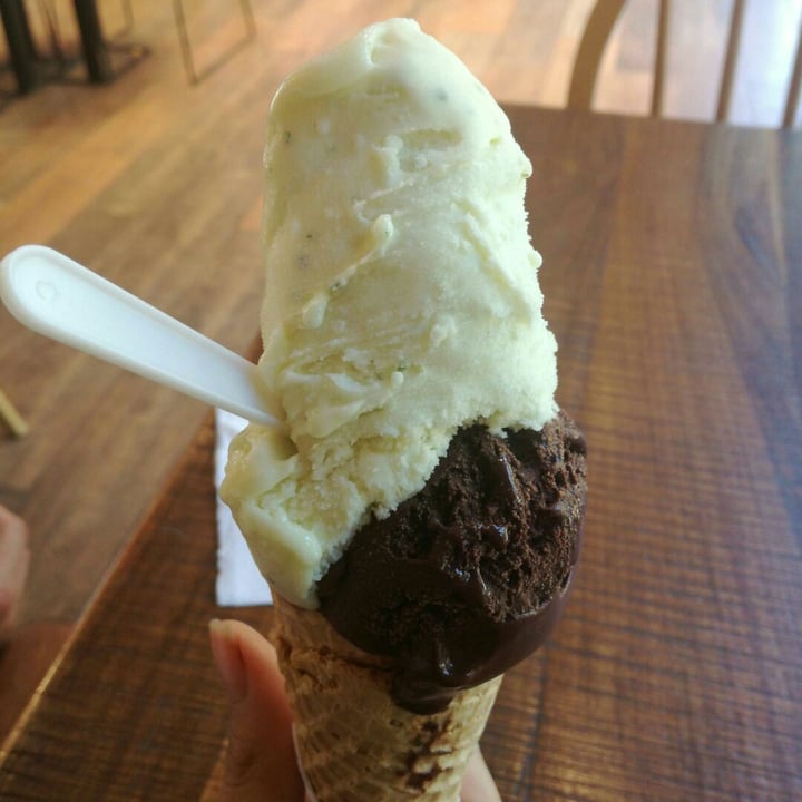 photo of Lucciano´s Palermo Soho Helado dark chocolate y vasubeda shared by @caluu on  18 Jan 2020 - review