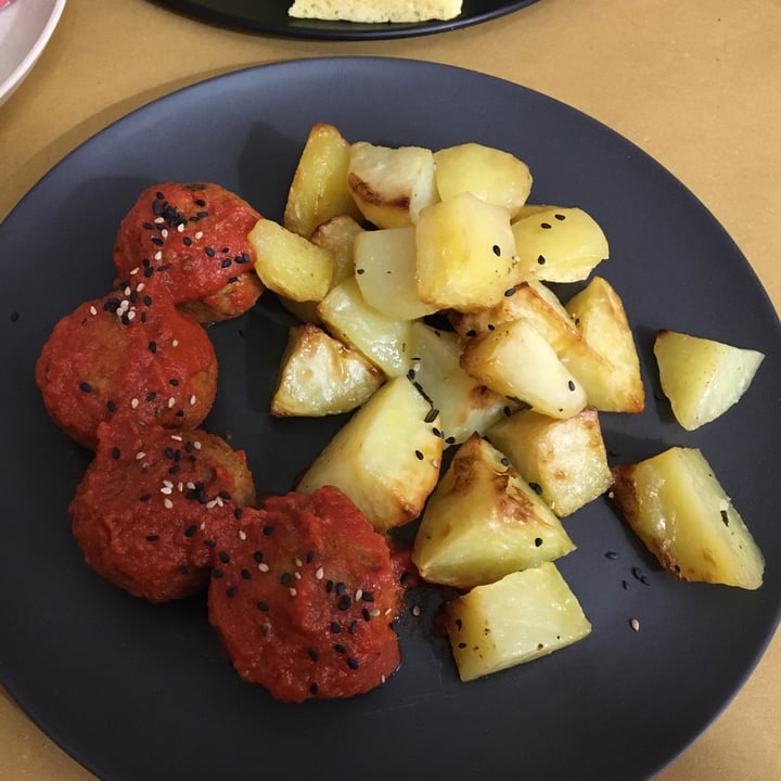 photo of VgOloso Polpette Di Riso Rosso Ceci E Nocciole Con Sugo Della Nonna E Patate Al Forno shared by @gaiagreen on  12 Dec 2021 - review