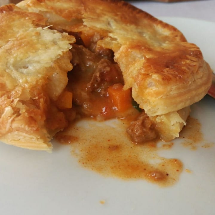 photo of Veggie Divine Foods Vegan "mutton" Curry Pies shared by @veggiedude666 on  13 Dec 2020 - review