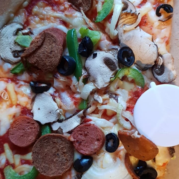 photo of Papa John's Pizza The Vegan Works shared by @londonveganista on  05 Jun 2020 - review