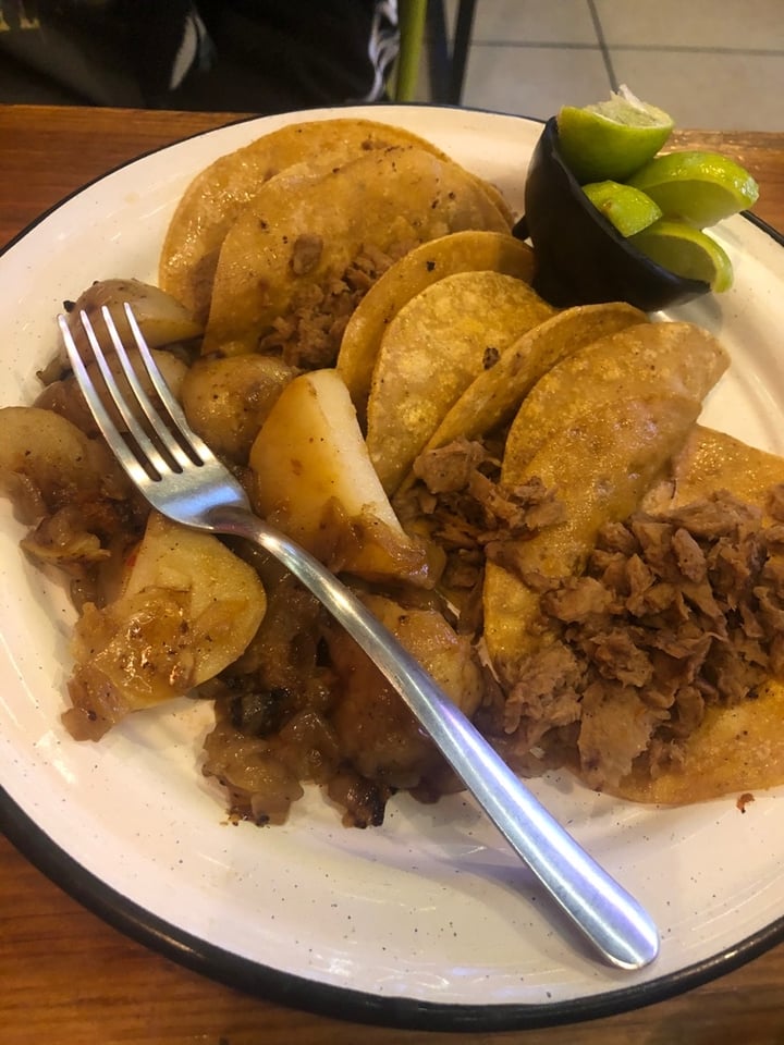photo of Revolucion Verde Tacos de bistec shared by @migumillan01 on  08 Mar 2020 - review
