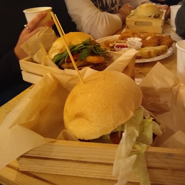 photo of Vegan Queen Hamburguesa shared by @jaimeayala04 on  02 Jun 2020 - review