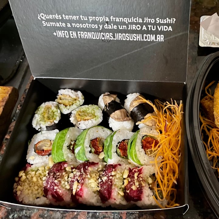 photo of Jiro Sushi Combinado vegan shared by @wmdiomedi on  14 Oct 2022 - review