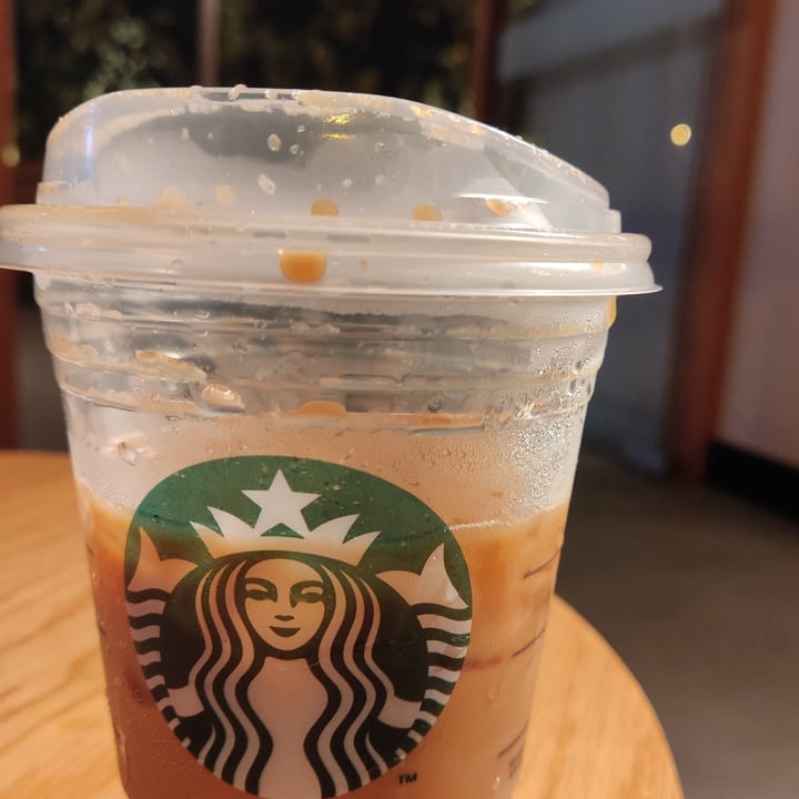review photo of Starbucks Hazelnut Oatmilk Shaken Helado shared by @peachjuice on 03 Apr 2022 - review