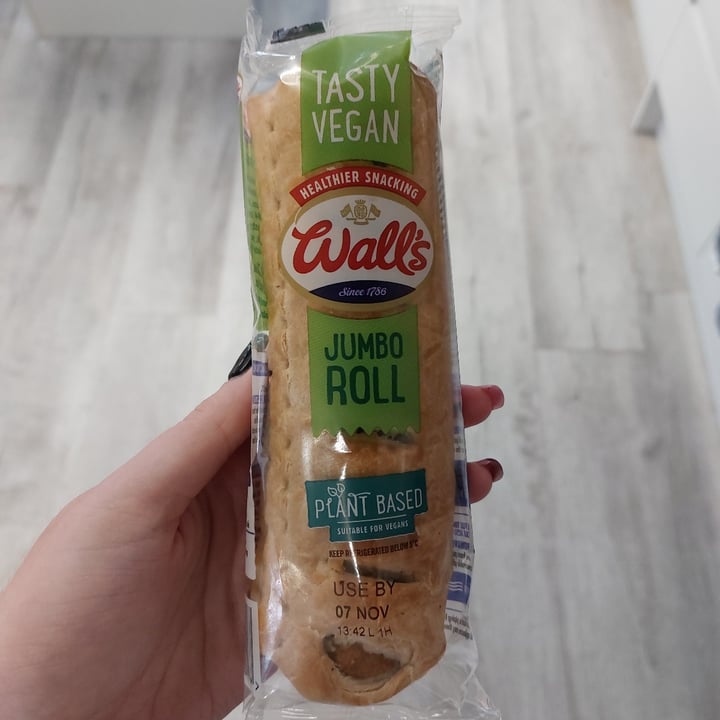 photo of Wall's Pastry Since 1786 Tasty Vegan Jumbo Roll shared by @tauruslil on  01 Nov 2022 - review