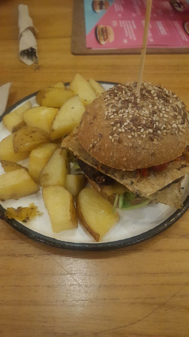 photo of Estilo Veggie Hamburguesa Gaia shared by @frankie on  04 Feb 2020 - review