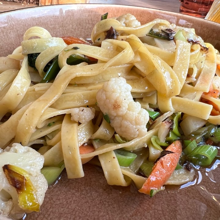 photo of Brasserie de Maasterp Tagliatelle Aglio Olio With Veggies shared by @biapol on  28 Apr 2022 - review