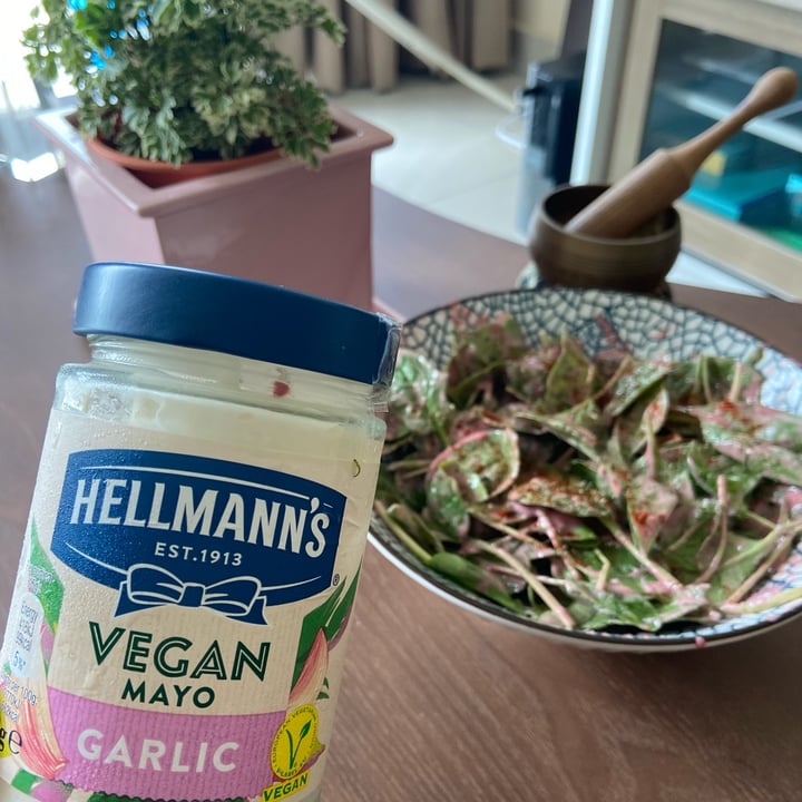 photo of Hellmann’s Vegan Garlic Mayo shared by @dafnelately on  10 Jan 2022 - review