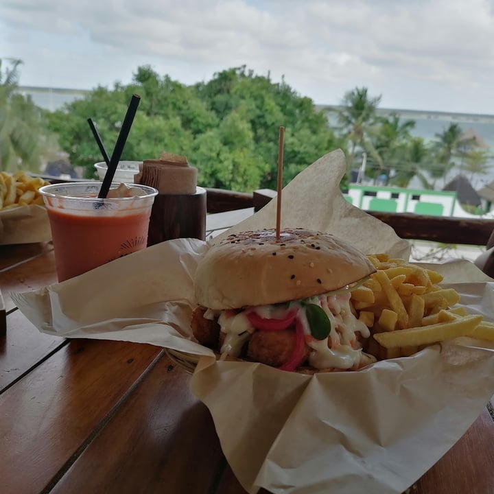 photo of Mango y Chile Burger De Tofu Crujiente shared by @mavimolinares on  23 May 2021 - review