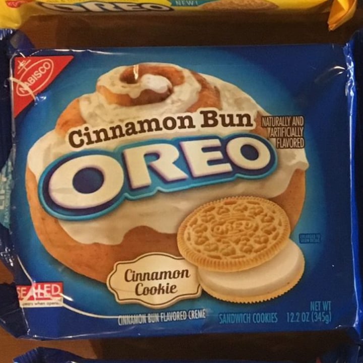 photo of  Mondelēz International Cinnamon bun Oreos shared by @diegolisma on  02 May 2022 - review