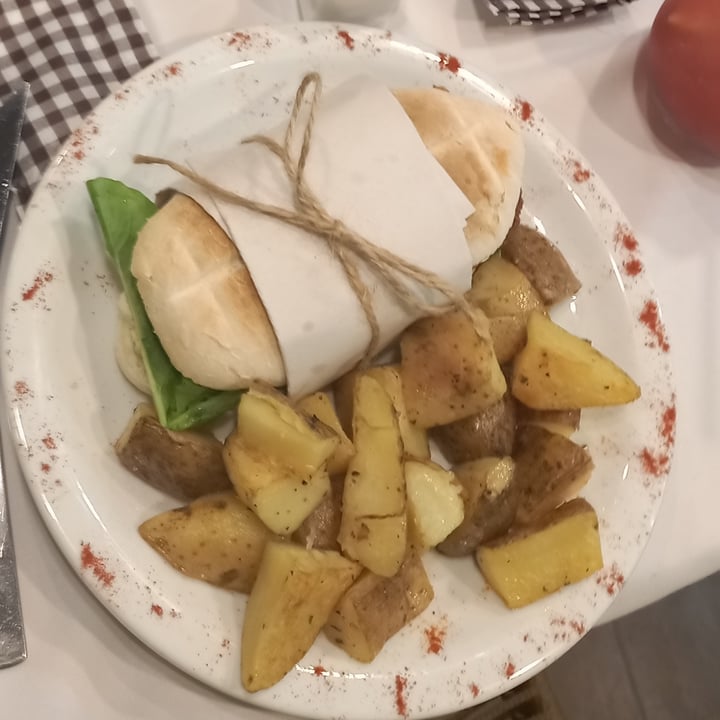 photo of El patio vegan Sandwich lomo vegan shared by @ornellaortiz on  29 Jun 2022 - review