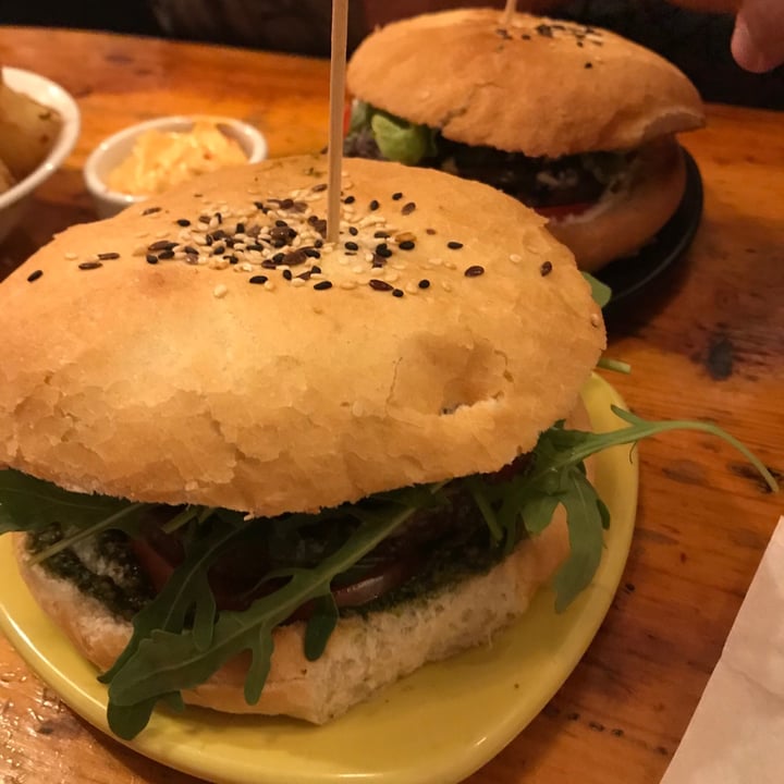 photo of VeganCatBar Burger shared by @str3q on  08 Sep 2020 - review