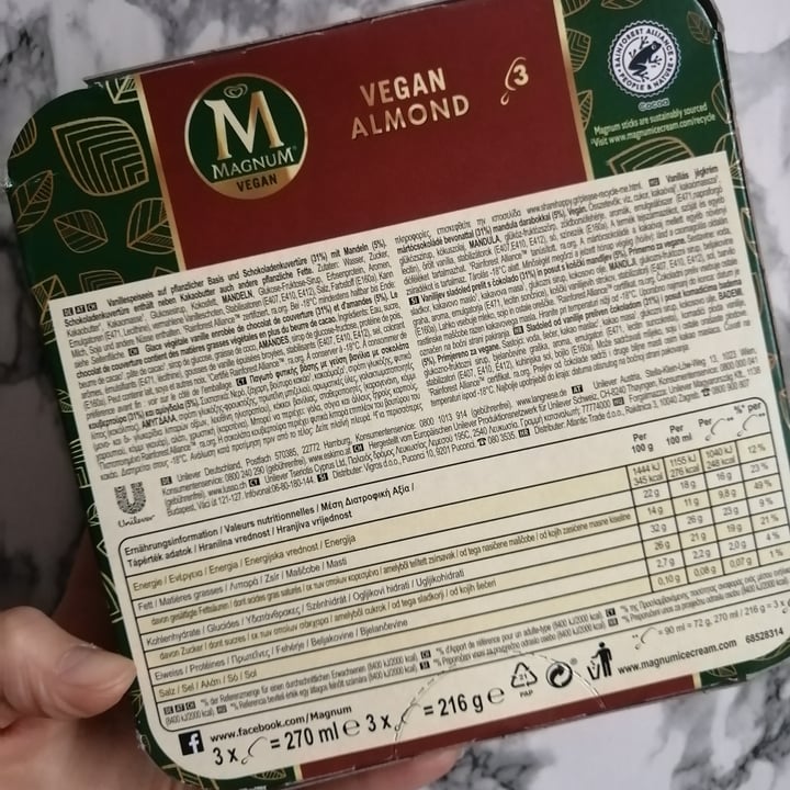 photo of Magnum Magnum Vegan Almond shared by @victoriamaugeri on  06 Apr 2022 - review