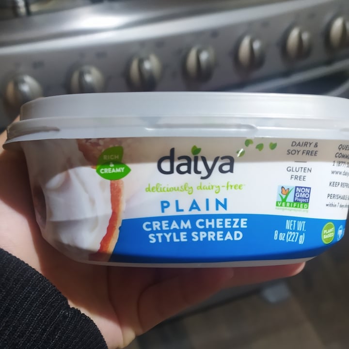 review photo of Daiya Chive & Onion Cream Cheeze Style Spread shared by @samlt28 on 15 Sep 2021 - review