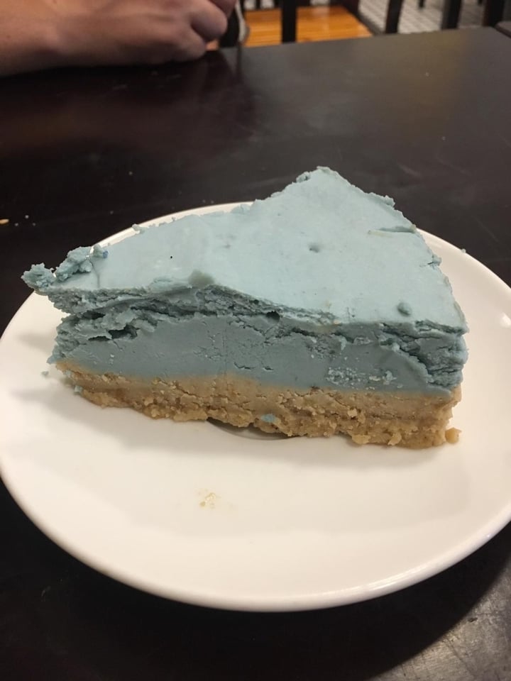 photo of Filthy Vegan Vegan Blueberry cheesecake shared by @hannahtheyogi on  08 Jan 2020 - review