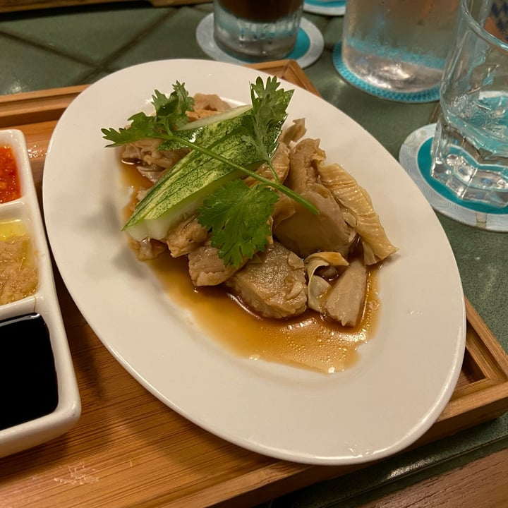 photo of Privé Tiong Bahru Hainanese Chicken Rice shared by @dafnelately on  09 May 2022 - review