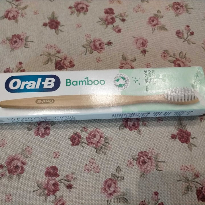 photo of oral b Spazzolino in bambù shared by @sissi5 on  23 Sep 2022 - review