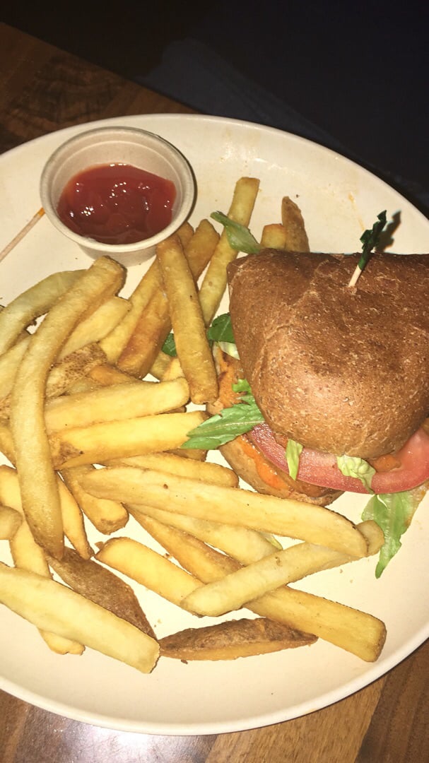 photo of Veggie Grill Buffalo Bomber Sandwich shared by @pacholiarce on  25 Mar 2019 - review