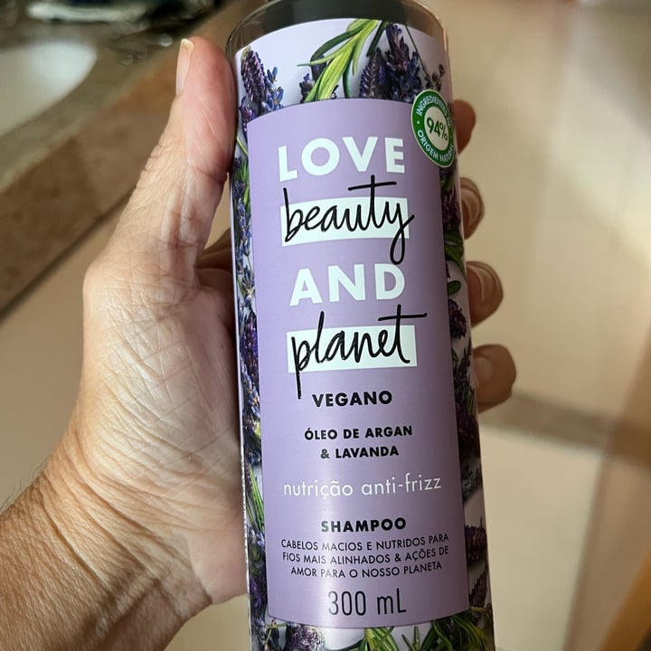 photo of Love Beauty and Planet Shampoo Nutrição Anti Frizz shared by @dineidequeiroz on  18 May 2022 - review