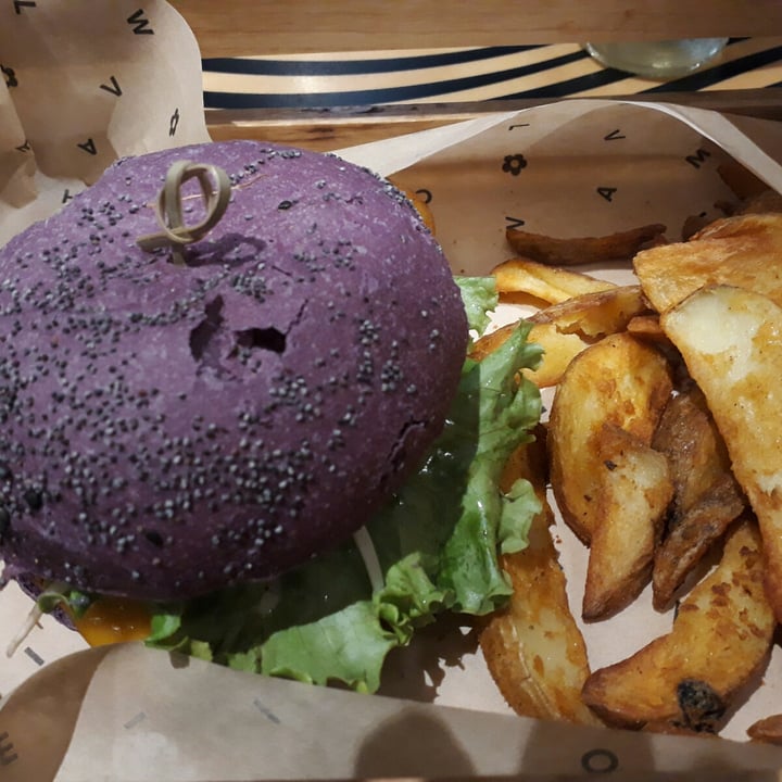 photo of Flower Burger Flower Burger shared by @giovannieugenio on  03 Oct 2022 - review