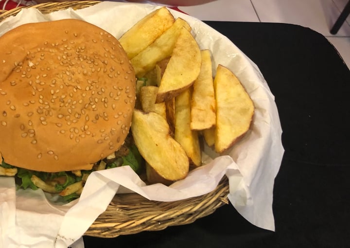 review photo of Mr. Food - Breña Hamburguesa de lentejas shared by @diamelavidi on 11 May 2020 - review