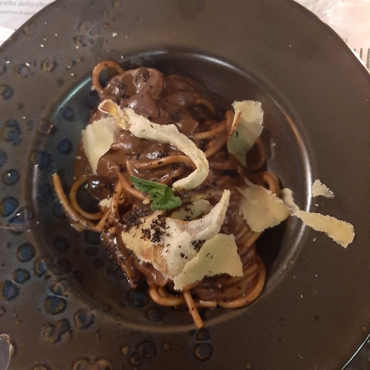 photo of Romeow Cat Bistrot Spaghettone di Gragnano con aglio nero e carciofi croccanti shared by @saraas on  30 Mar 2022 - review