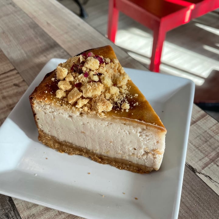 photo of WellSmoocht Classic Crumble Burnt Cheesecake shared by @mybellyfats on  26 Apr 2021 - review