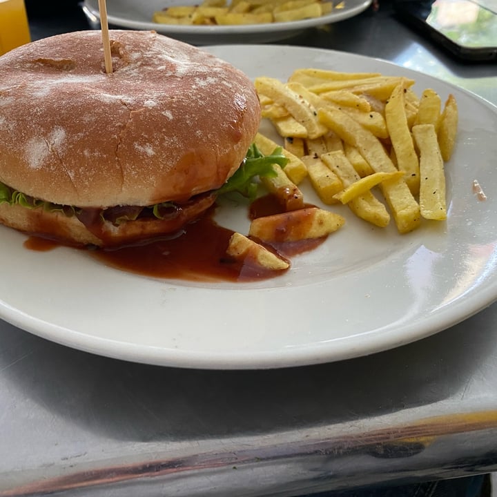 photo of Prasadam vegetariano & vegano Hamburguesa shared by @manuela666 on  08 May 2022 - review