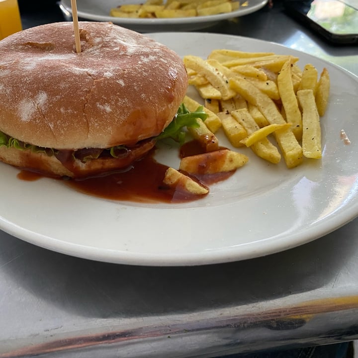 review photo of Prasadam vegetariano & vegano Hamburguesa shared by @manuela666 on 08 May 2022 - review