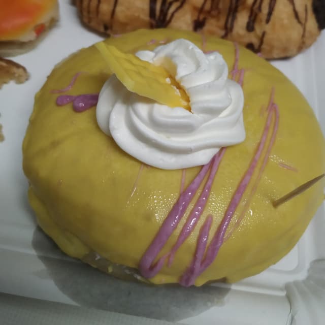 Foto do prato “Donut de mango y fresa”