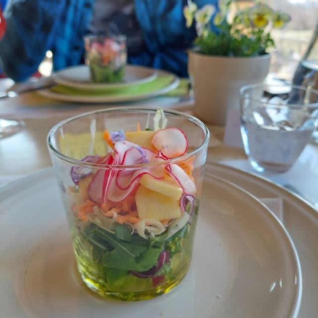 Photo of the dish “Crudité di verdure con fiori di rosmarino”
