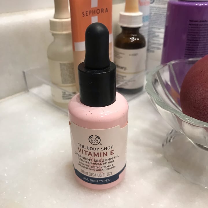 review photo of The Body Shop serum vitamina e shared by @marianacaires on 01 Oct 2022 - review