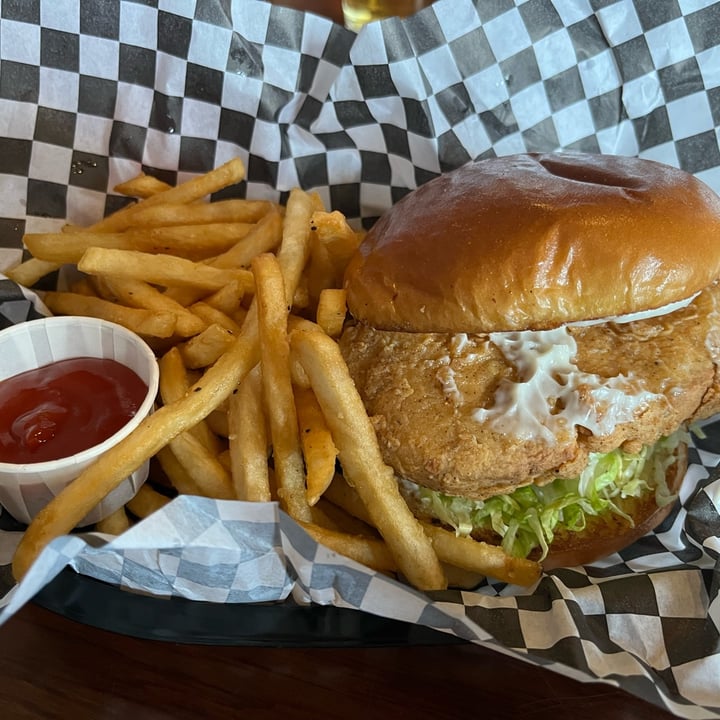 photo of Francis Chicken Sandwich shared by @dianna on  12 May 2022 - review