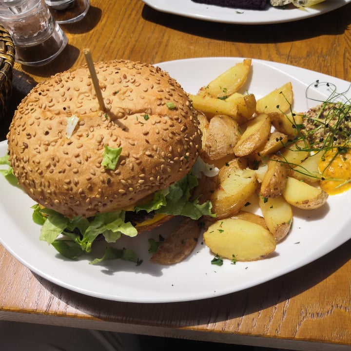 photo of Le Grenier de Notre-Dame Burger Vegan shared by @lord-of-snob on  22 Jun 2021 - review