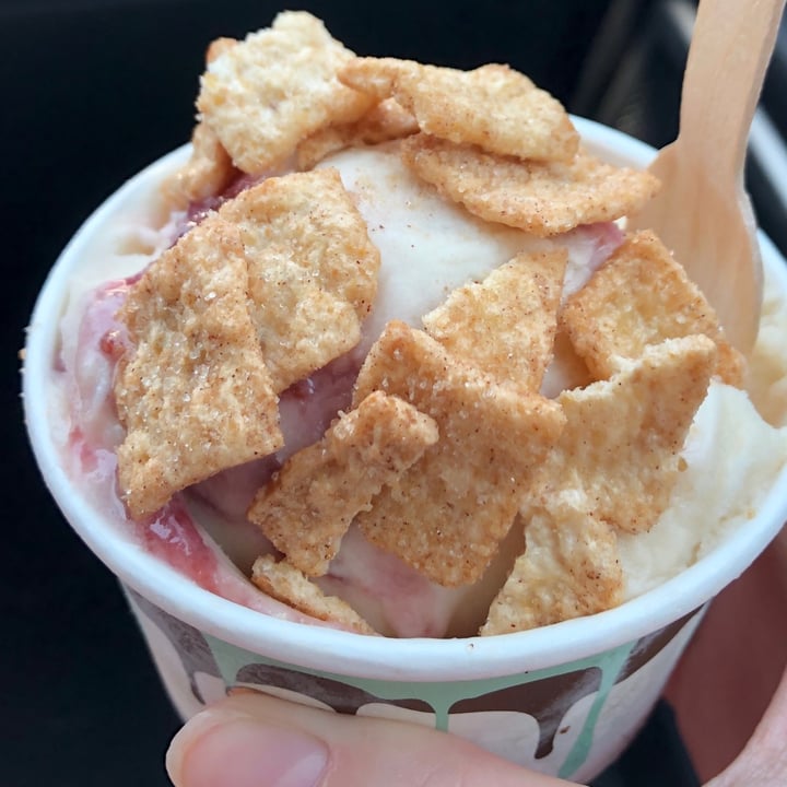photo of Stack Creamery vegan pb & j ice cream shared by @kaleighk on  07 Jul 2021 - review