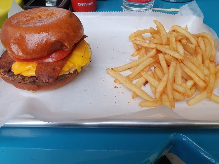 photo of Rainbow Rainburger shared by @gsavaryego on  14 Feb 2020 - review