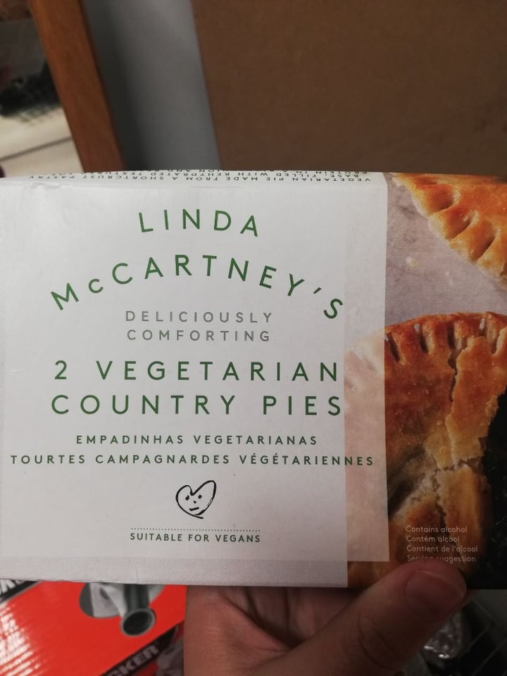 photo of Linda McCartney's 2 vegetarian Country pies shared by @teecee1401 on  20 Sep 2019 - review