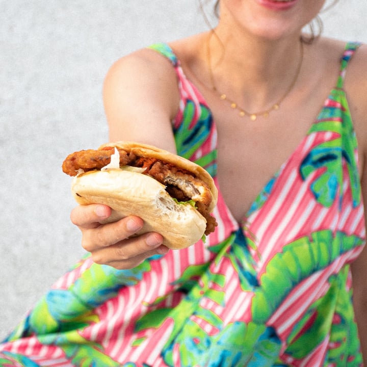 review photo of Munch Box By Nidhi Crafted Curry Burger shared by @plantbasedbangkok on 15 Sep 2021 - review