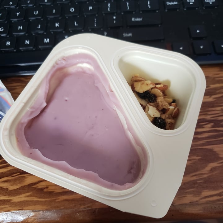 photo of Chobani Oat-Based Blueberry Almond Crumble Yogurt shared by @sameekinz on  15 Jul 2020 - review