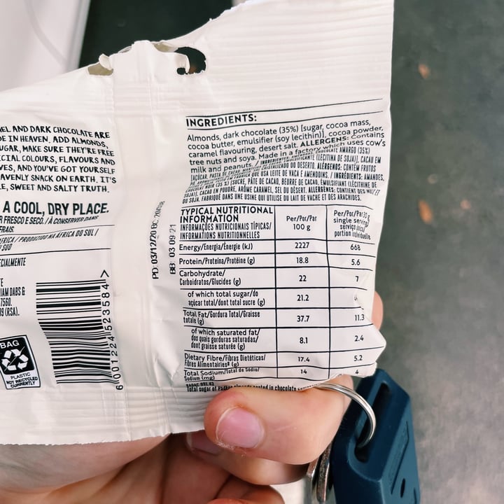 photo of Simple Truth Salted Caramel Flavoured Dark Chocolate Skinny Dipped Roasted Almonds shared by @rootingforginger on  21 Jun 2021 - review