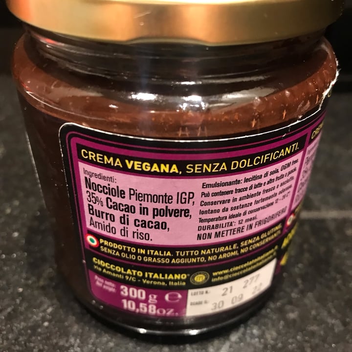 photo of Cioccolato italiano Crema vegana shared by @lauragreen on  10 Mar 2022 - review