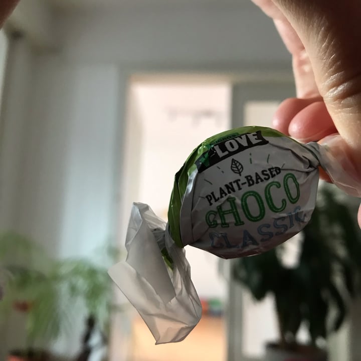 photo of Migros V-Love Plant-Based Choco Balls Classic shared by @arenavegan on  02 May 2022 - review