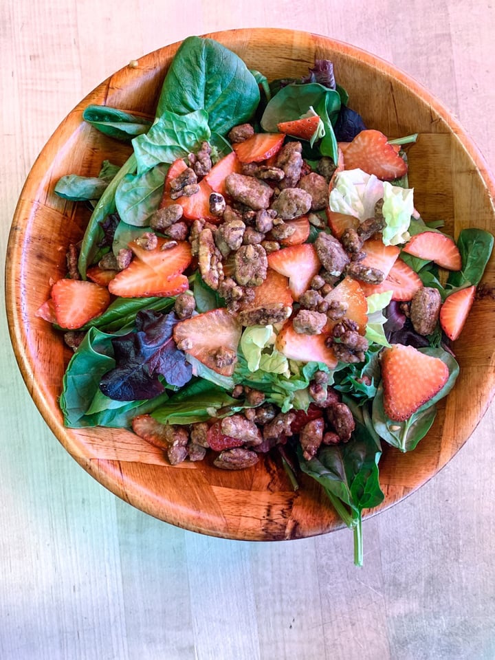 review photo of Woodstock's Pizza Davis Strawberry Fields Salad (veganized) shared by @isa on 20 Feb 2019 - review
