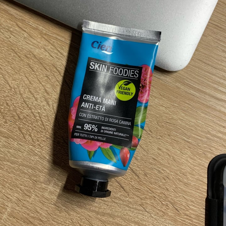 photo of Cien Crema mani rosa canina shared by @azzusmile on  23 Apr 2022 - review