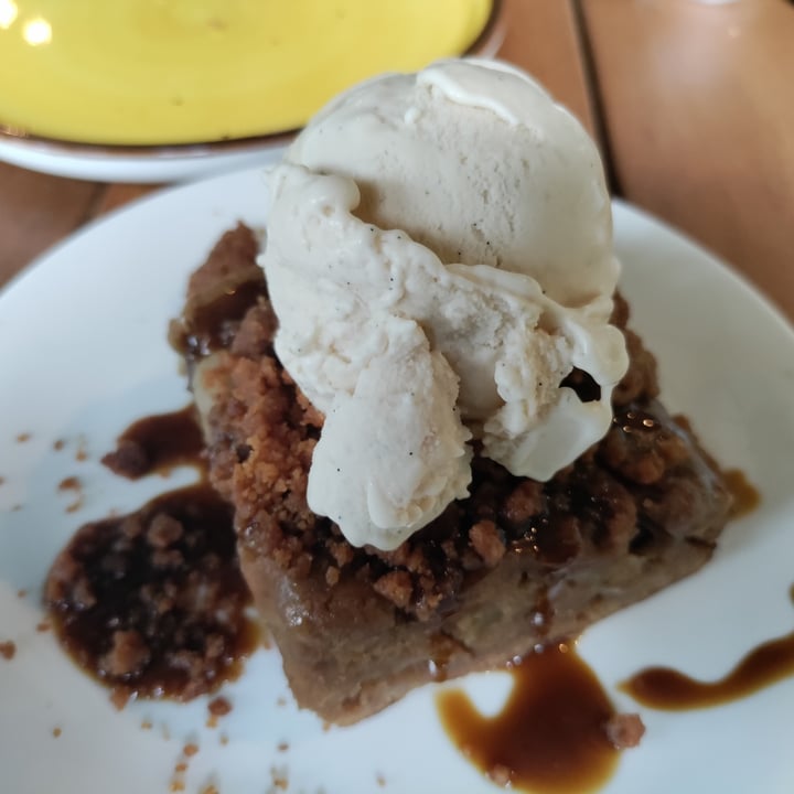 photo of Privé at Singapore Botanic Gardens Apple & Cinnamon Blondie shared by @mikebroadhead on  13 Feb 2022 - review