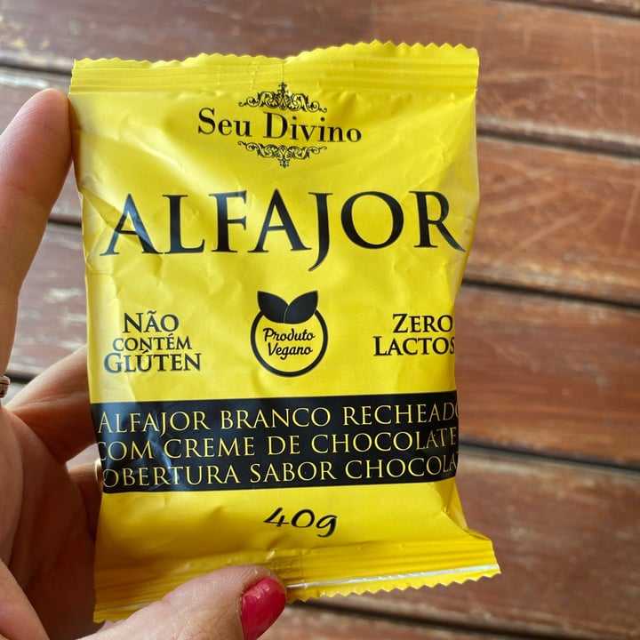 review photo of Seu Divino Alfajor branco recheado com creme de chocolate e cobertura sabor chocolate shared by @maynutriveg on 13 Sep 2022 - review