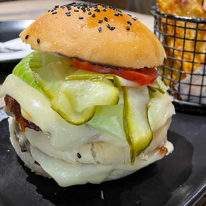 photo of Hudsons The Burger Joint (Bedfordview) The Infinity Burger shared by @jethrotait on  27 May 2021 - review